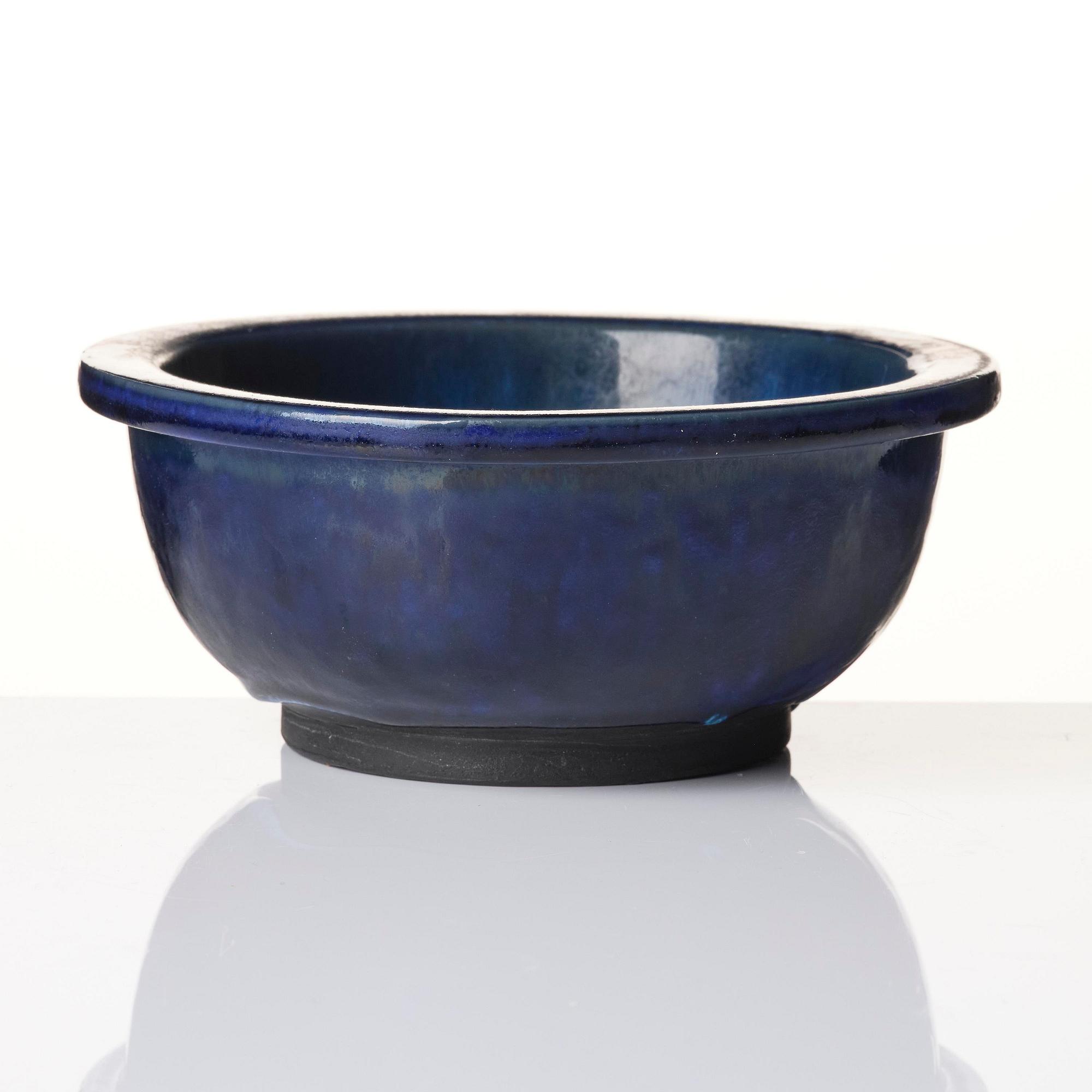 Wilhelm Kåge, a set of two early Farsta stoneware bowls, Gustavsberg 1933 and 1936.