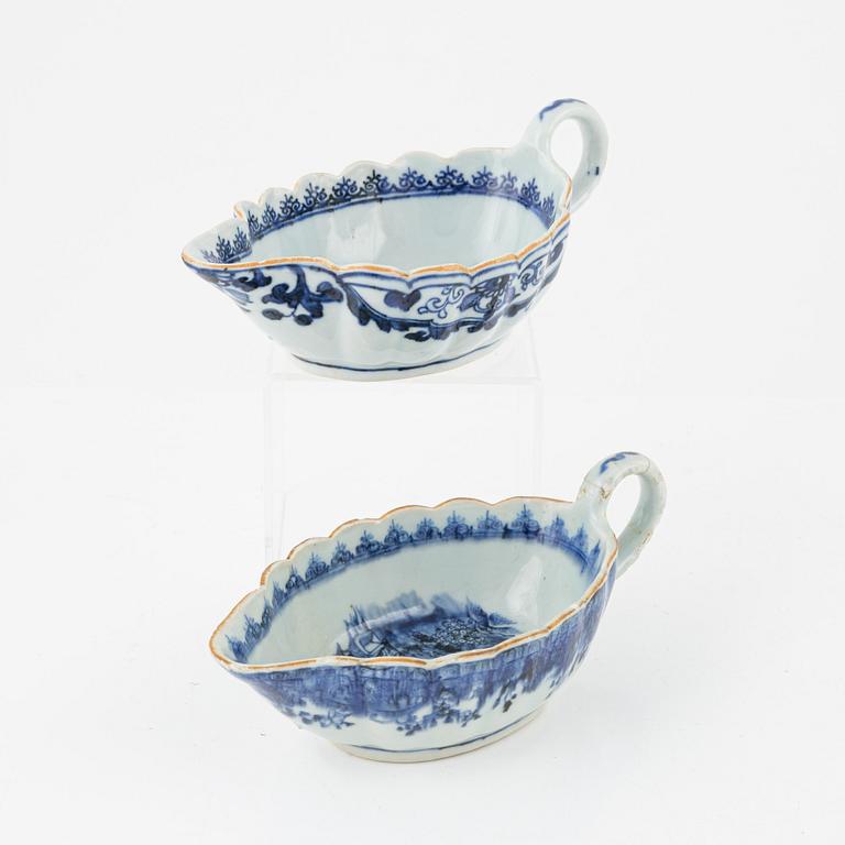 Five blue and white porcelain pieces, China, Qing dynasty, 18th-19th century.