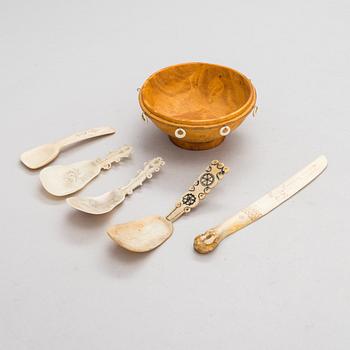 Bowl, letter knife and 4 spoons, some signed, sami handicraft / duodji, early 20th century.