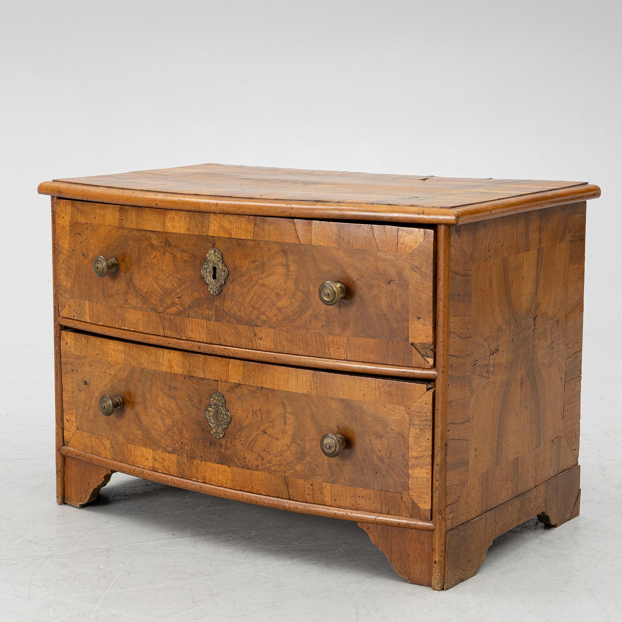 Chest of drawers, 19th century.