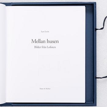 Lars Lerin, "Mellan husen-bilder från Lofoten", bibliophile edition with a colour lithograph "Tre Måsar".