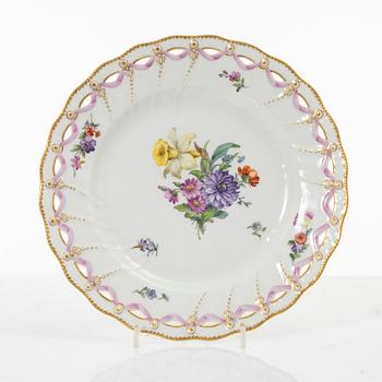 Royal Copenhagen, A pair of lattice bowls with stands and a pair of leaf-shaped dishes, 'Saxon Flower', Denmark, 1923-34.