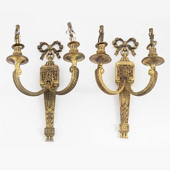 A pair of Louis XVI-style brass appliques, 20th Century.