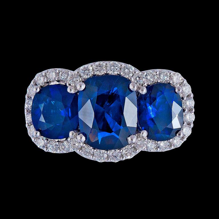 A blue sapphire and brilliant cut diamond ring, tot. 0.42 cts.