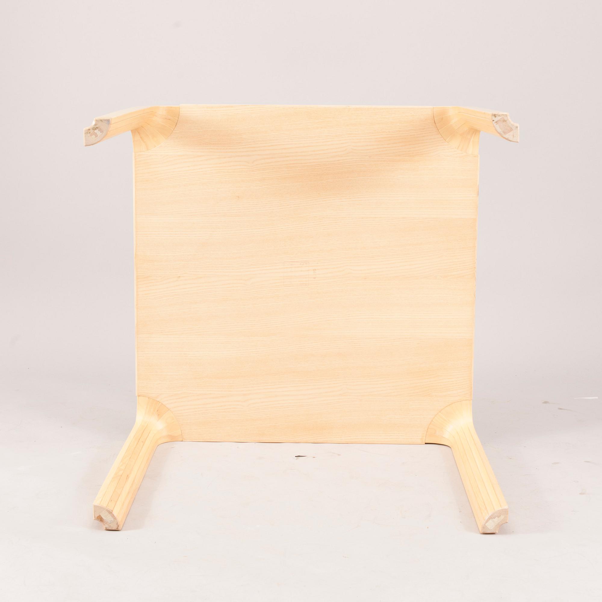 BORD, modell MX800c, Alvar Aalto, Artek 1900-talets slut.