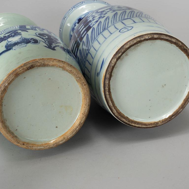 Three blue and white vases, Qing dynasty, late 19th/early 20th century.