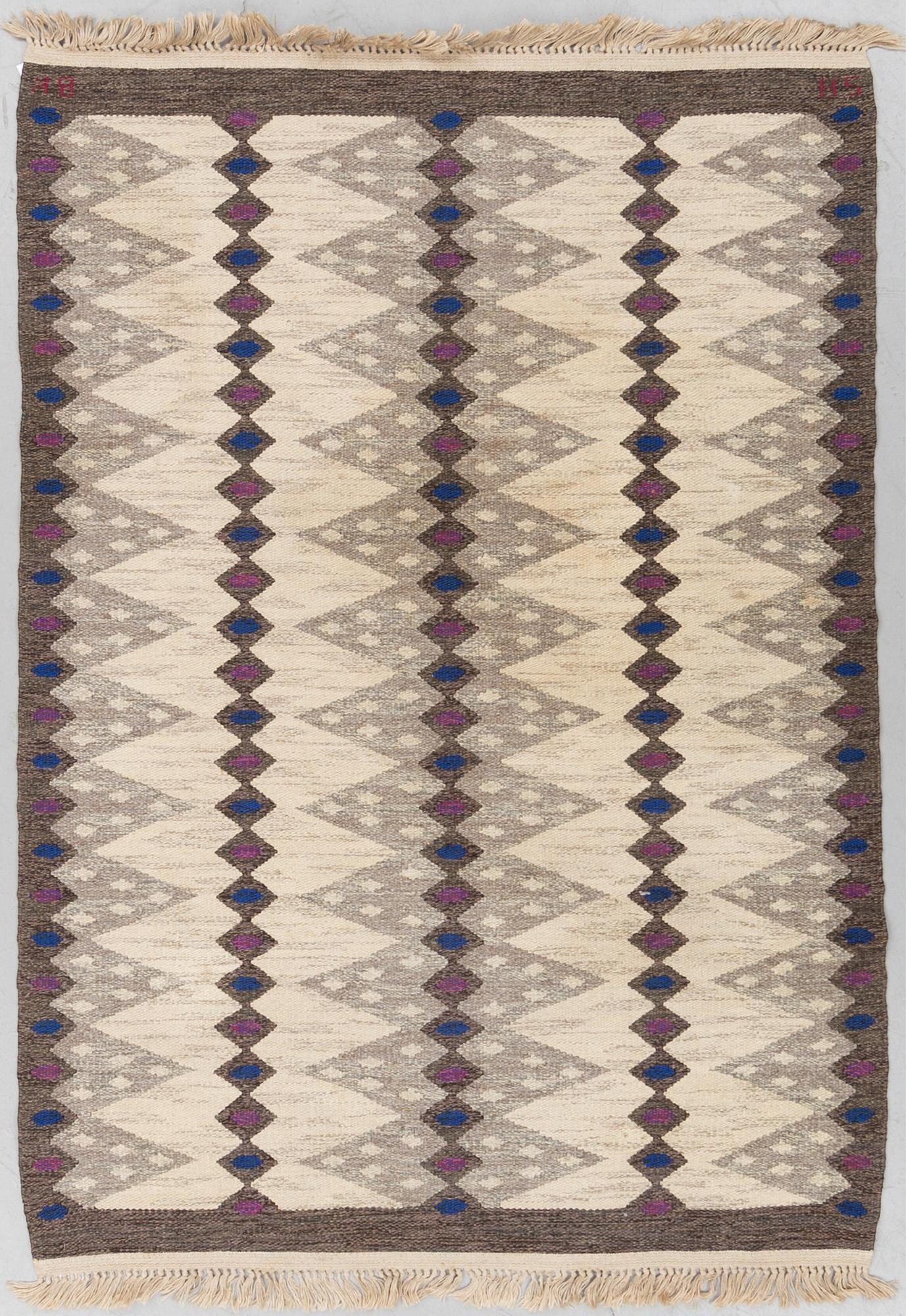 BERIT KOENIG, A CARPET, flat weave, ca 194 x 132,5 cm, signed SH BK (Svensk Hemslöjd, Berit Koenig).