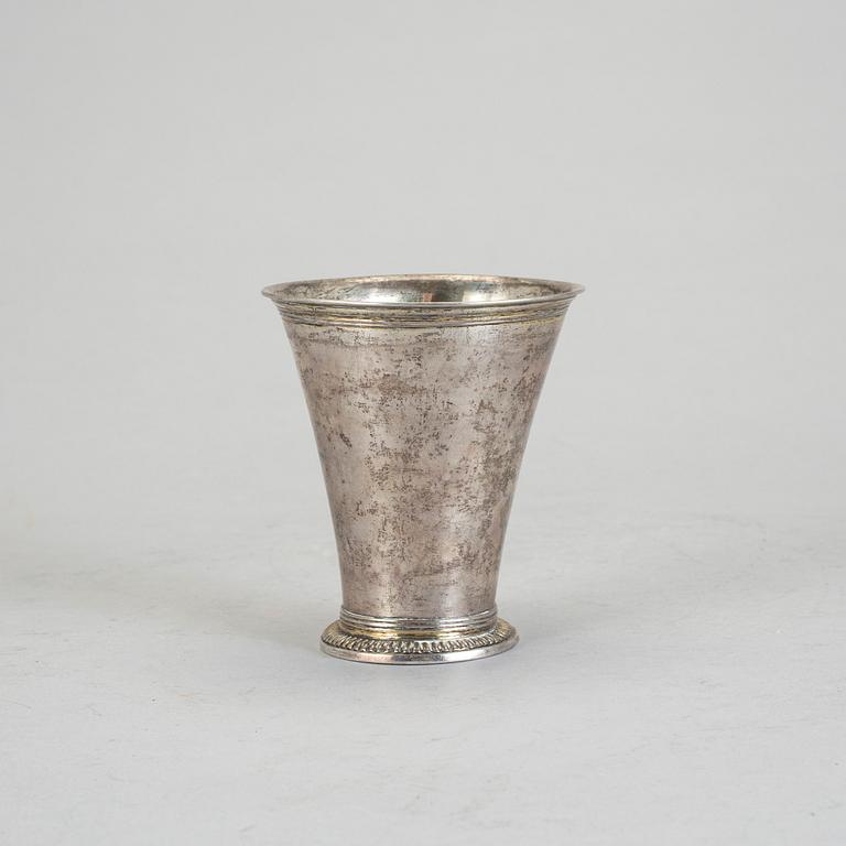 BÄGARE, silver, Nils Dahl, Linköping, 1755. Vikt 146 g.