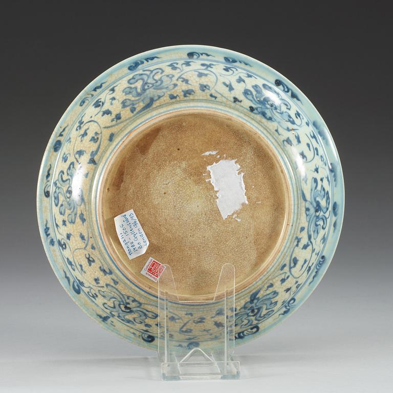 A blue and white dish. Ming dynasty, circa 1500.