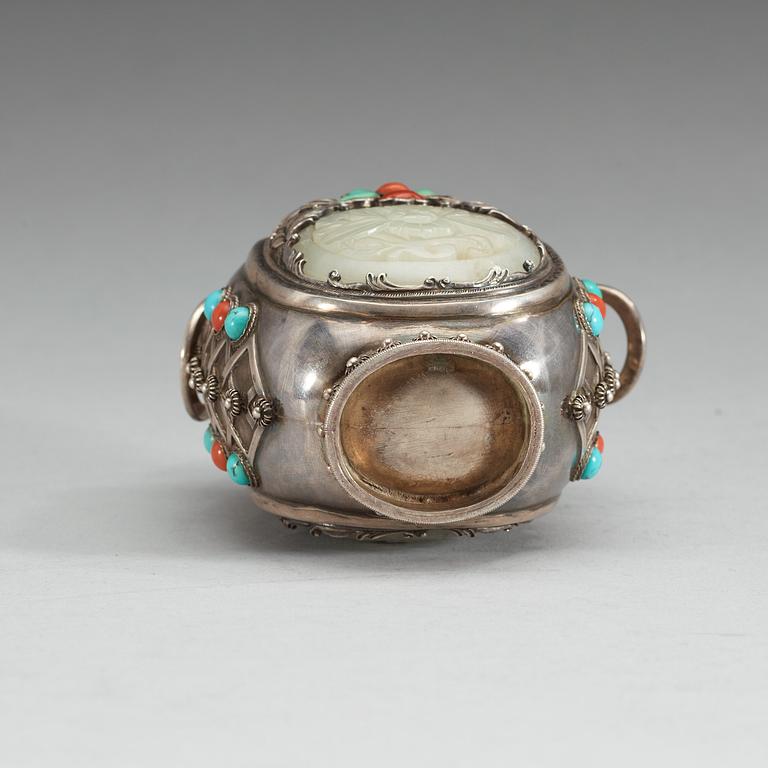 A silver and stone inlay tea caddy with cover, late Qing dynasty.