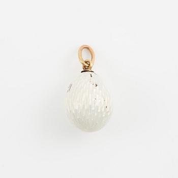 Collier silver med sexton hängen i form av ägg samt ett löst hänge i form av ägg.