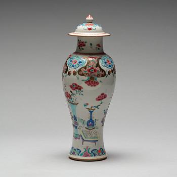 URNA med LOCK, porslin. Qingdynastin, Qianlong (1736-95).