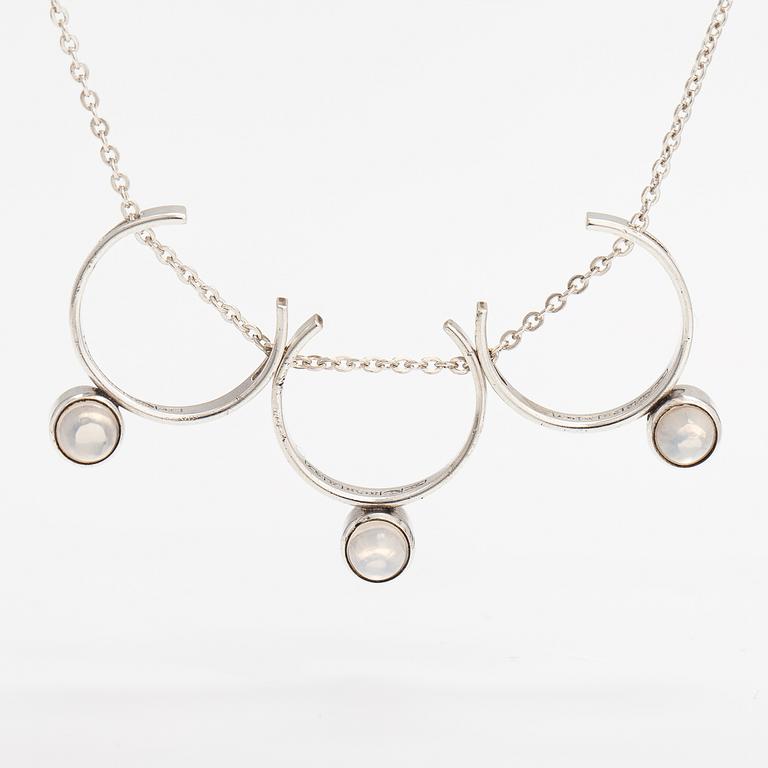 Elis Kauppi, A silver necklace woth moon quartzes. Kupittaan kulta, Turku 1960.