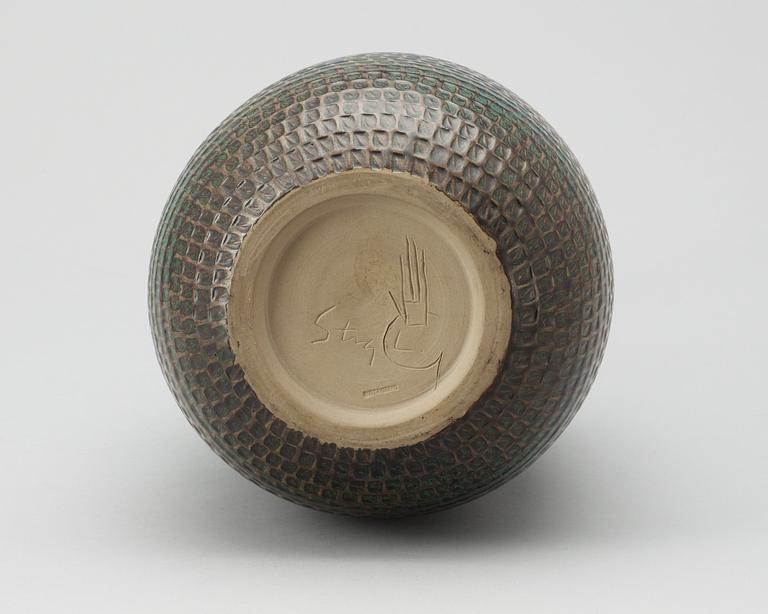 A Stig Lindberg stoneware vase, Gustavsberg Studio, 1966.