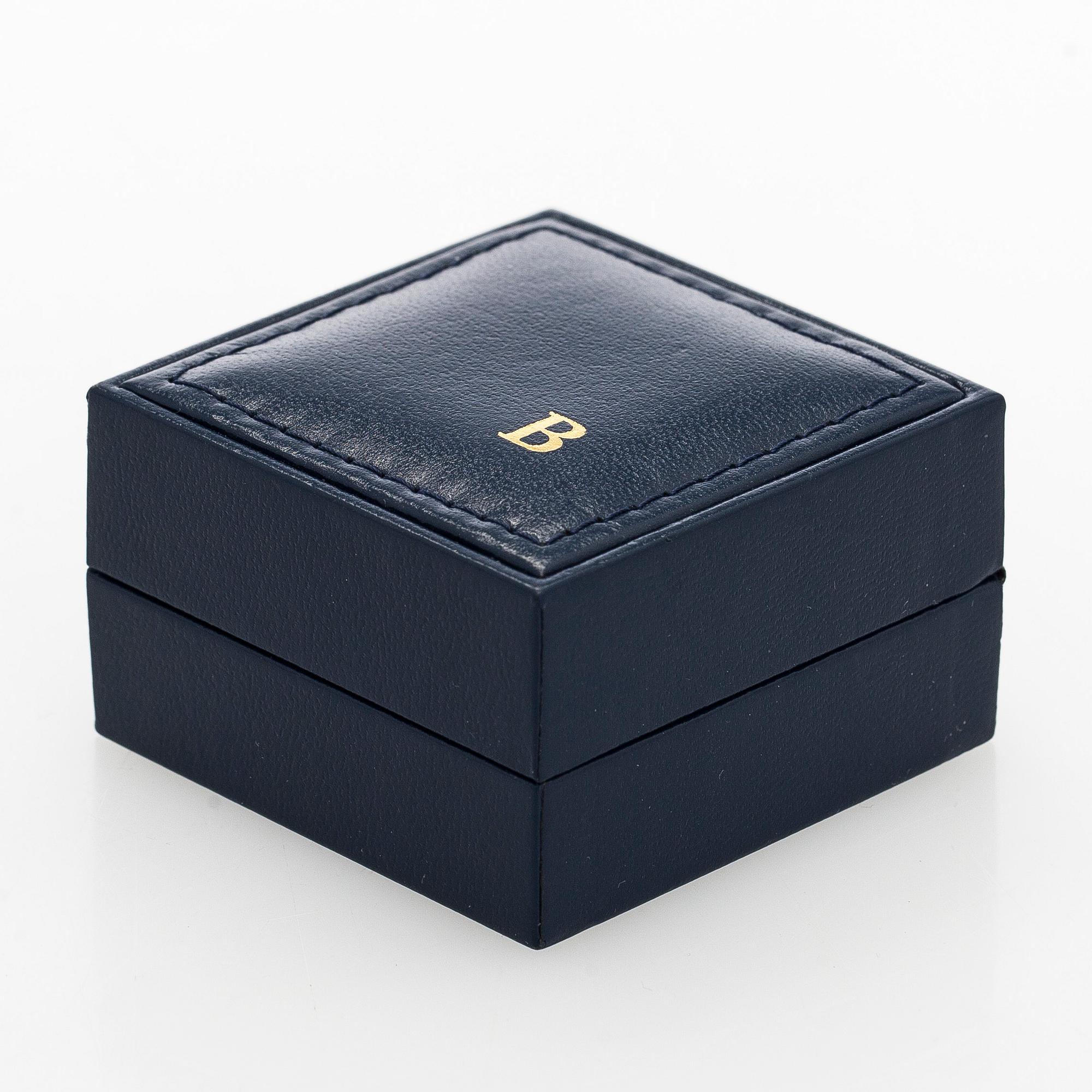 Bucherer, a pair of 18K white gold earrings with brilliant-cut diamond. SJL-certificate.