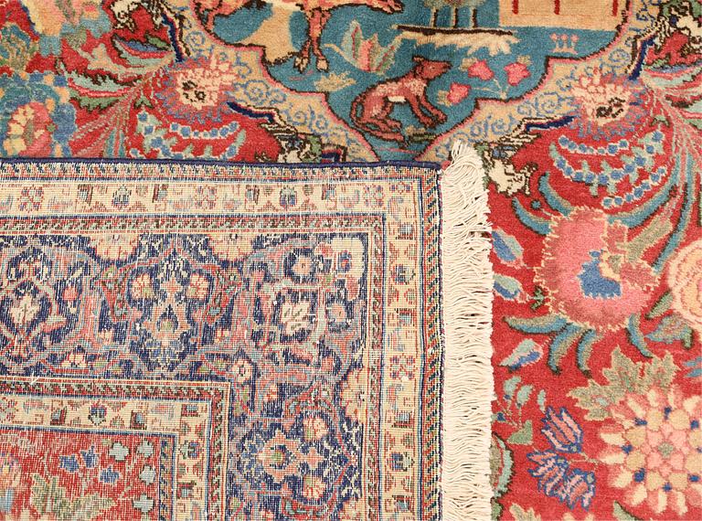 A semi-antique Tabriz carpet, c. 196 x 141 cm.