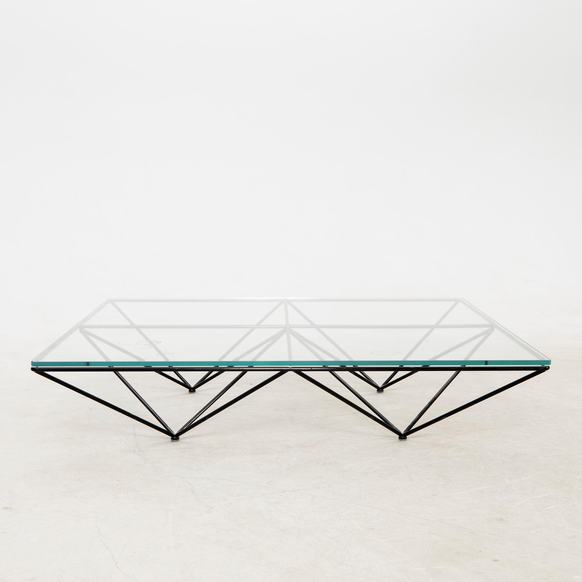 Paolo Piva, soffbord "Alanda" B & B Italia sent 1900-tal.