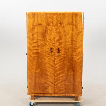 Wardrobe, first half of the 20th century.