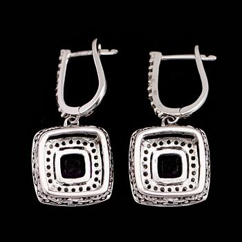 ÖRHÄNGEN, 1 par, 14 k vitguld, briljantslipade diamanter tot 0.34 ct, ametister.