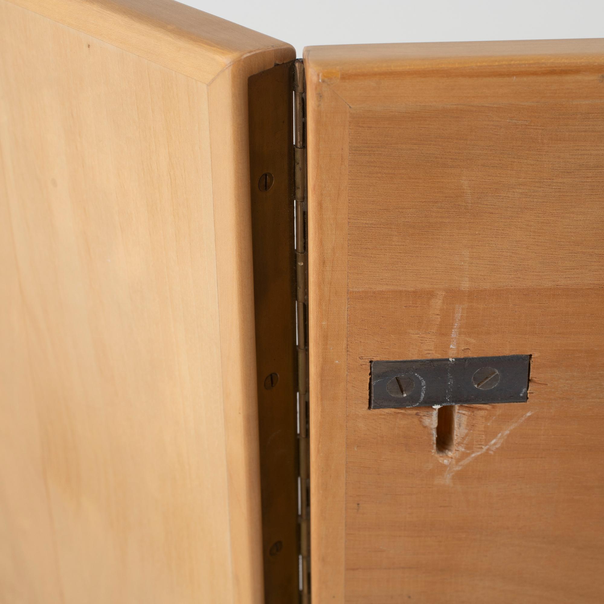 Axel Larsson, tillskriven, spegel, tredelad, björk, 1900-tal.