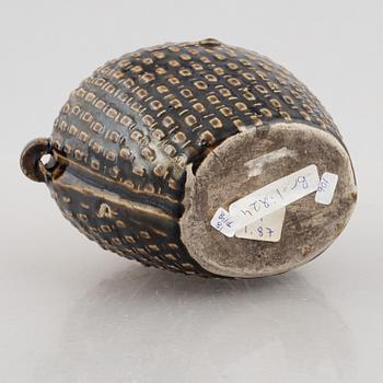A blue and white bowl and a storage jar, Qing dynasty.