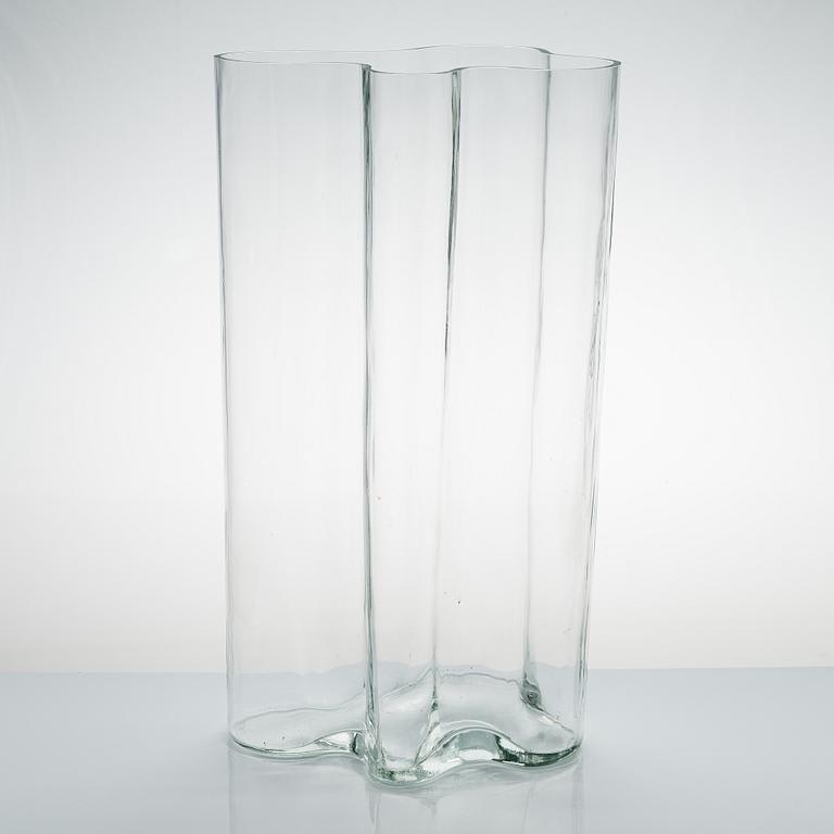 Alvar Aalto, vas, modell 0551, signerad Alvar Aalto 14/1988.