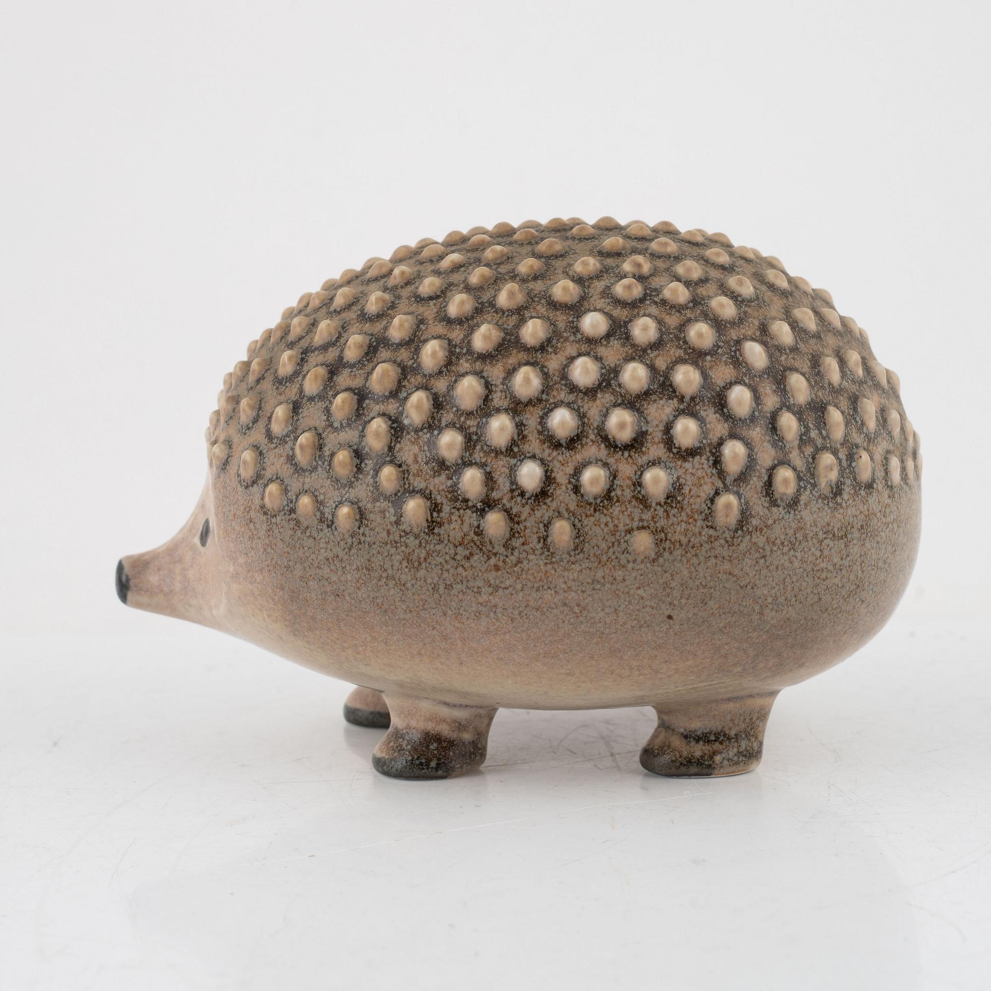 Lisa Larson, figurin, "Igelkott", Gustavsberg för NK, Nordiska Kompaniet i samarbete med WWF. Limiterad upplaga 2200.