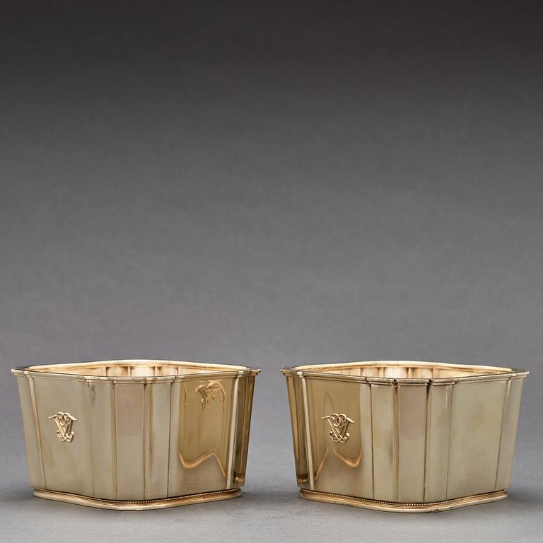 Atelier Borgila, a pair of gilt sterling faceted bowls, Stockholm 1946.