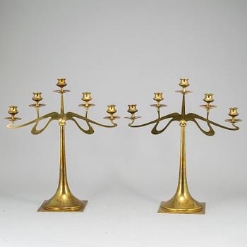 KANDELABRAR, ett par, jugend, mässing, Georg Wojidkow Malmö, 1900-talets början.