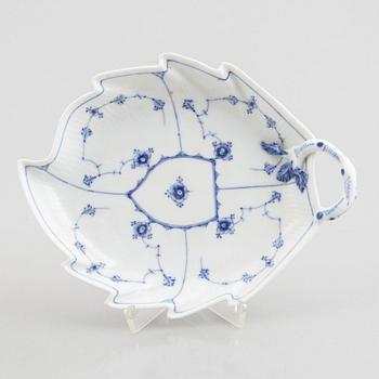 A 'Blue Fluted Plain' / *Musselmalet' porcelain dish with handle, Royal Copenhagen, 19th century.