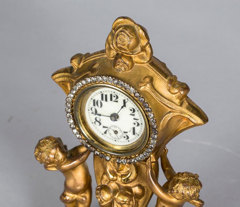 BORDSUR, koppar, jugend. 1900-talets början.