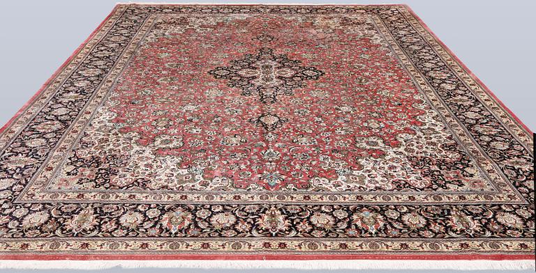 Matta, Ghom, äldre, 398 x 293 cm.