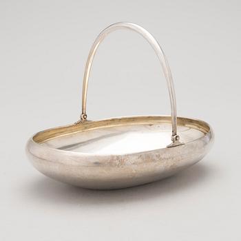 A bread basket in silver, assay master Yakov Nicholayevich Lyapunov Saint Petersburg (1898-1903) and mark of AM.