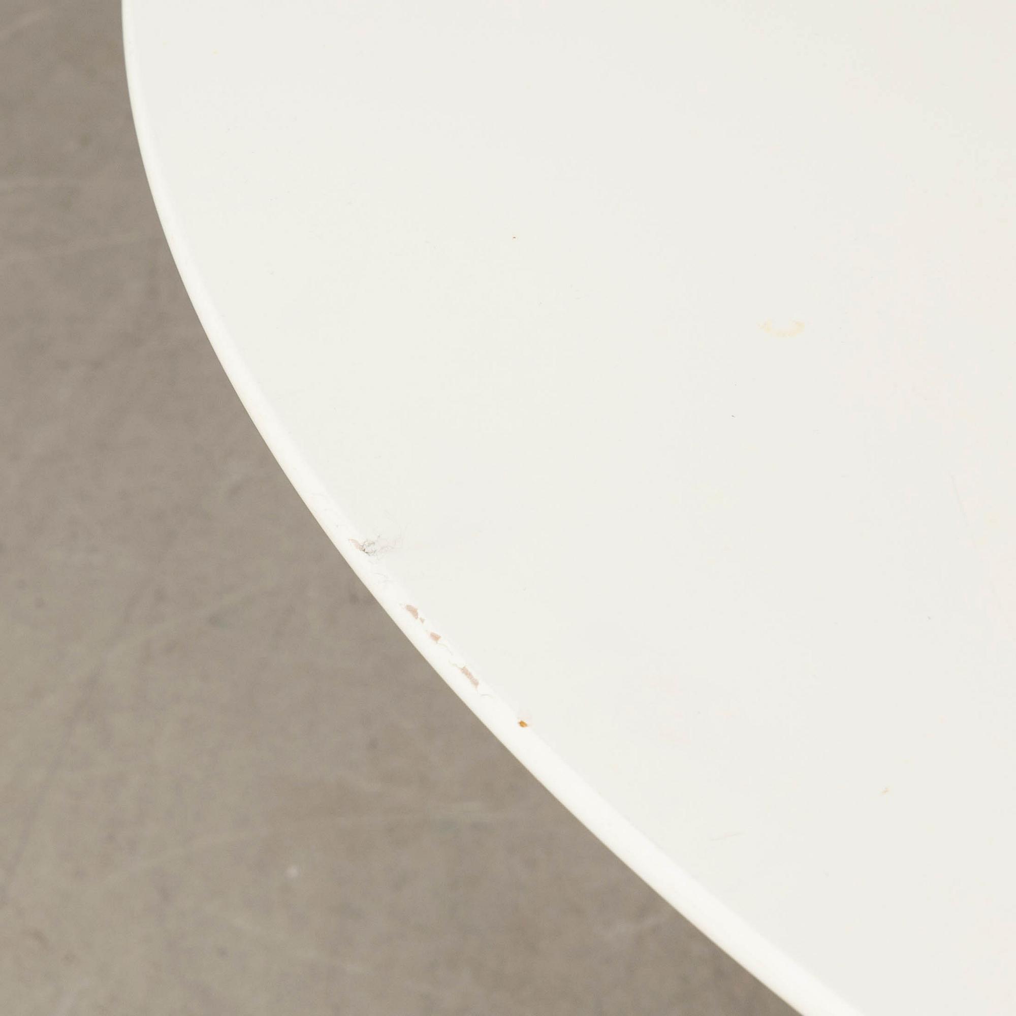 Paul Leroy matbord "Aoyama" för Gubi Danmark modern tillverkning.