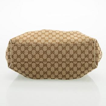 Gucci, a 'Sukey' bag.