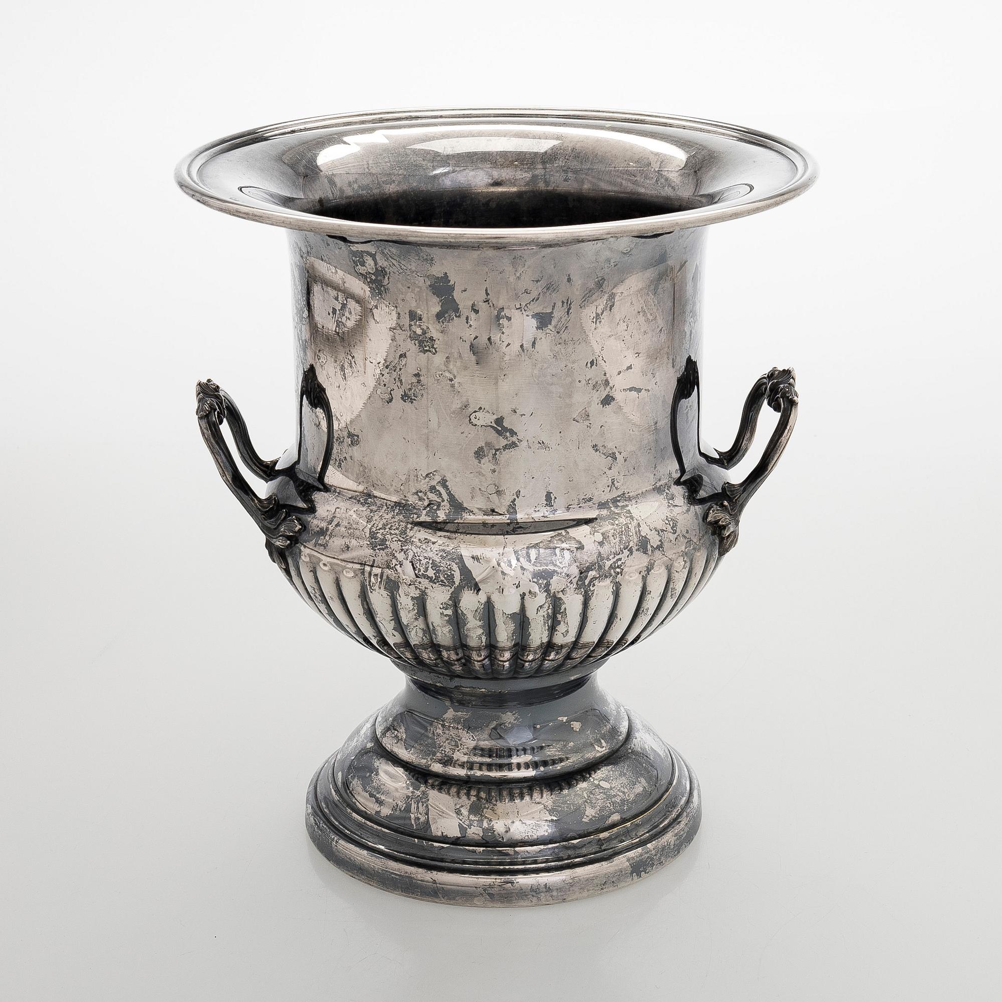 A late 20th century champagne cooler, Fleuron France.