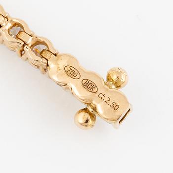 Tennisarmband 18K guld med briljantslipade diamanter.