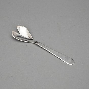 OSTRONSKED, silver, Wiwen Nilsson, Lund, 1954. Vikt 29 gram.