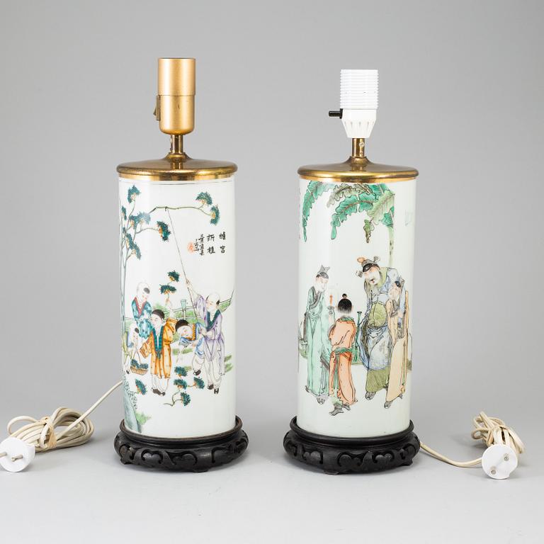 Two Chinese famille rose hat stands turned into table lamps, 20th century.