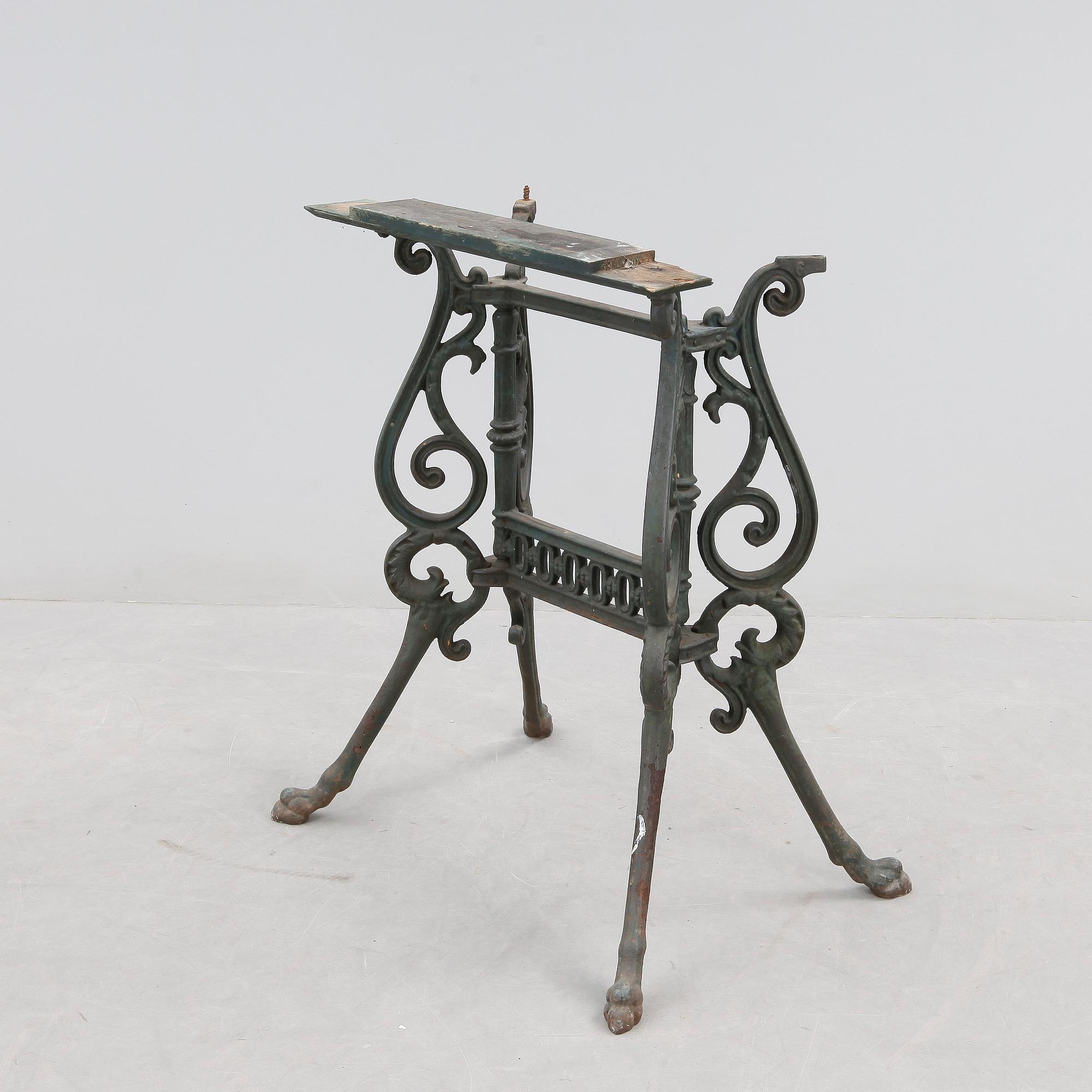 TRÄDGÅRDSBORDSUNDERREDE, gjutjärn, 1800/1900-tal.
