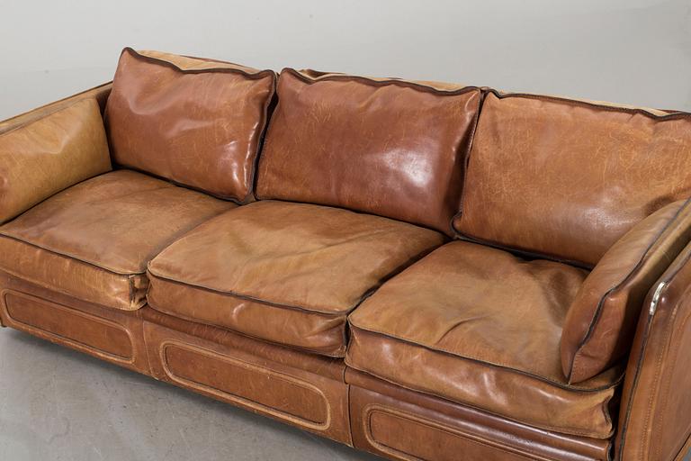 A ROCHE BOBOIS LEATHER SOFA, 1960/70's.