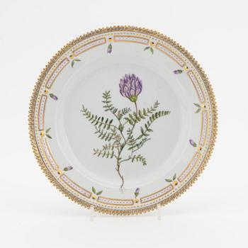 Tallrik, "Flora Danica", Royal Copenhagen, Danmark, 1950-84.