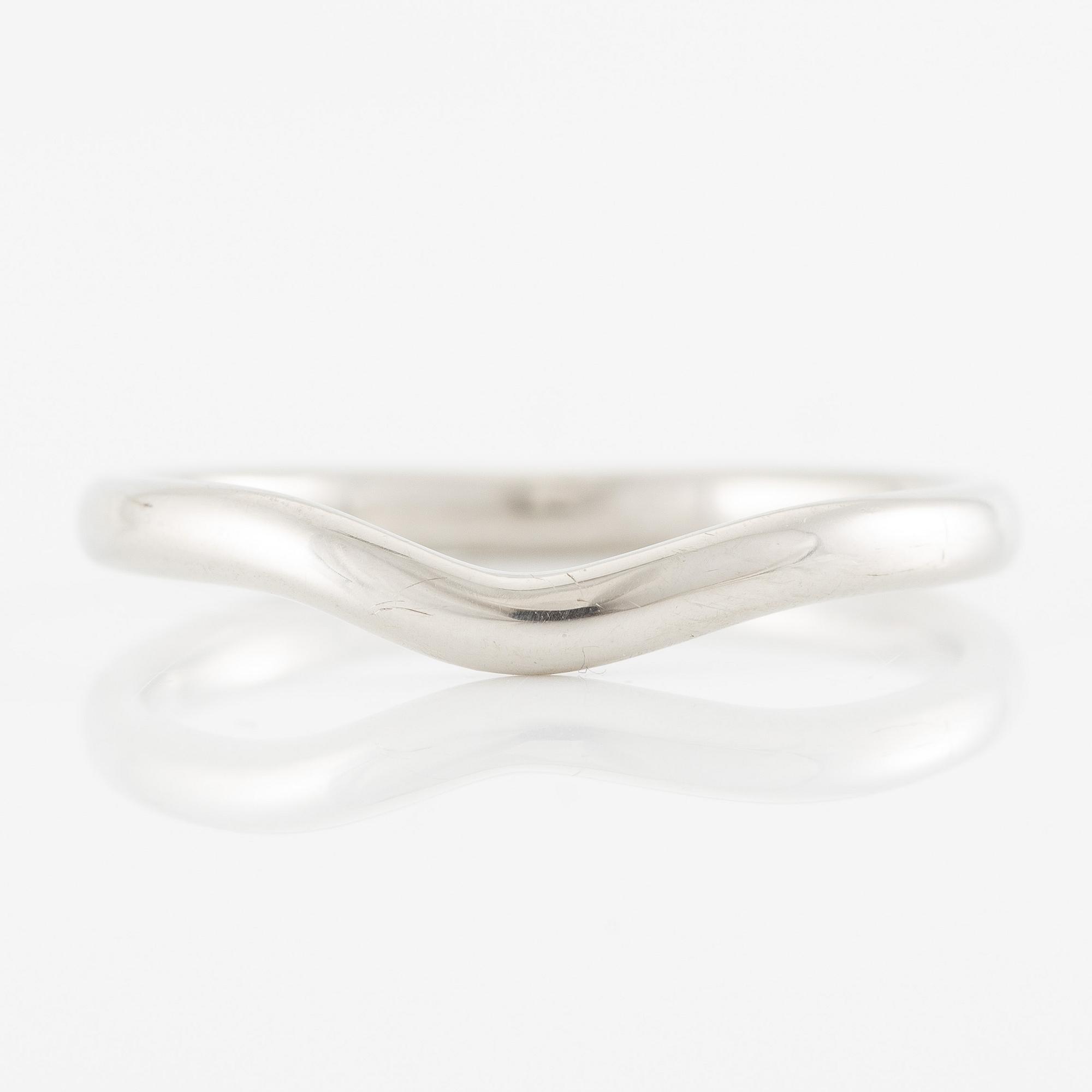 Elsa Peretti, Tiffany & Co, "Curved ring", platinum.