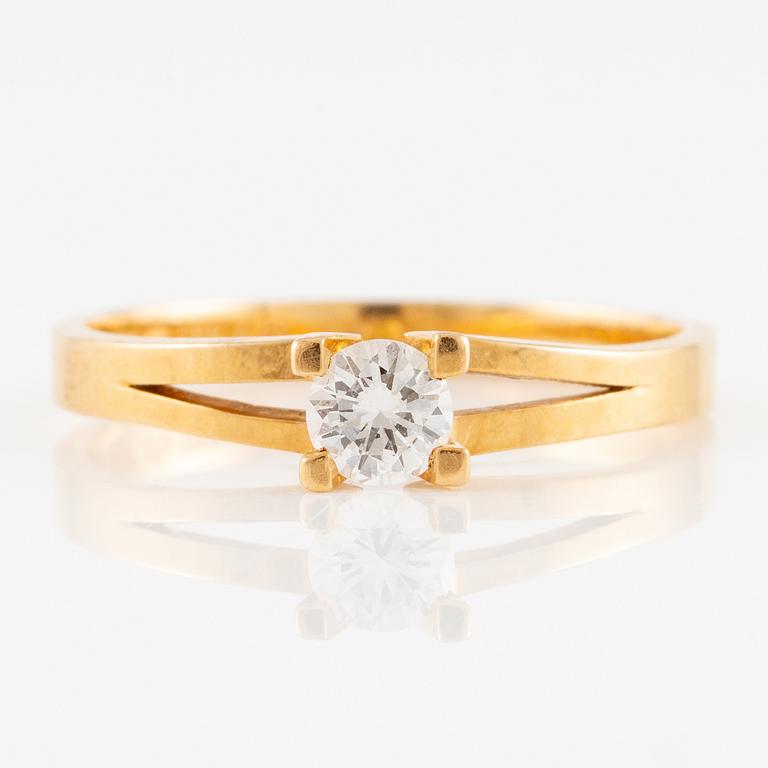 Ring, 18K guld med briljantslipad diamant.