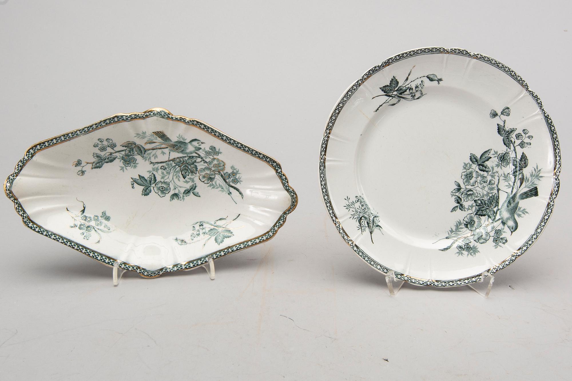 MATSERVIS, 45 delar, flintgods, Växjö Guld, Gustavsberg, omkring år 1900.