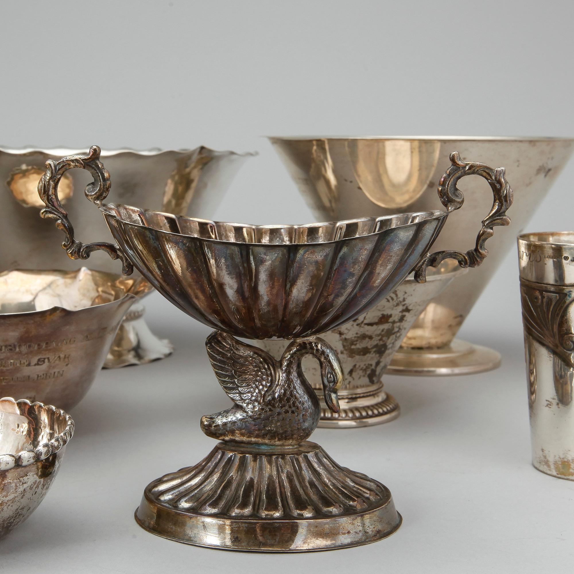 PARTI SKÅLAR OCH BÄGARE, 13 delar, silver, bland annat CG Hallberg, Stockholm, 1933. Vikt ca 1737g.