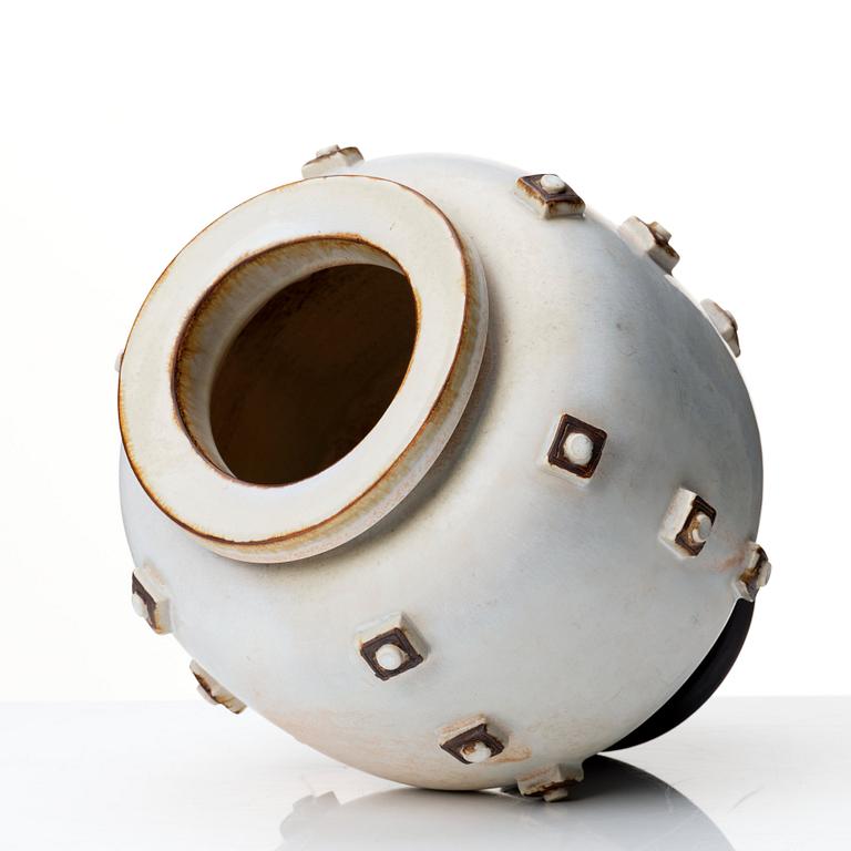 Wilhelm Kåge, a 'Farsta' stoneware jar, Gustavsberg studio, Sweden 1940-50's.