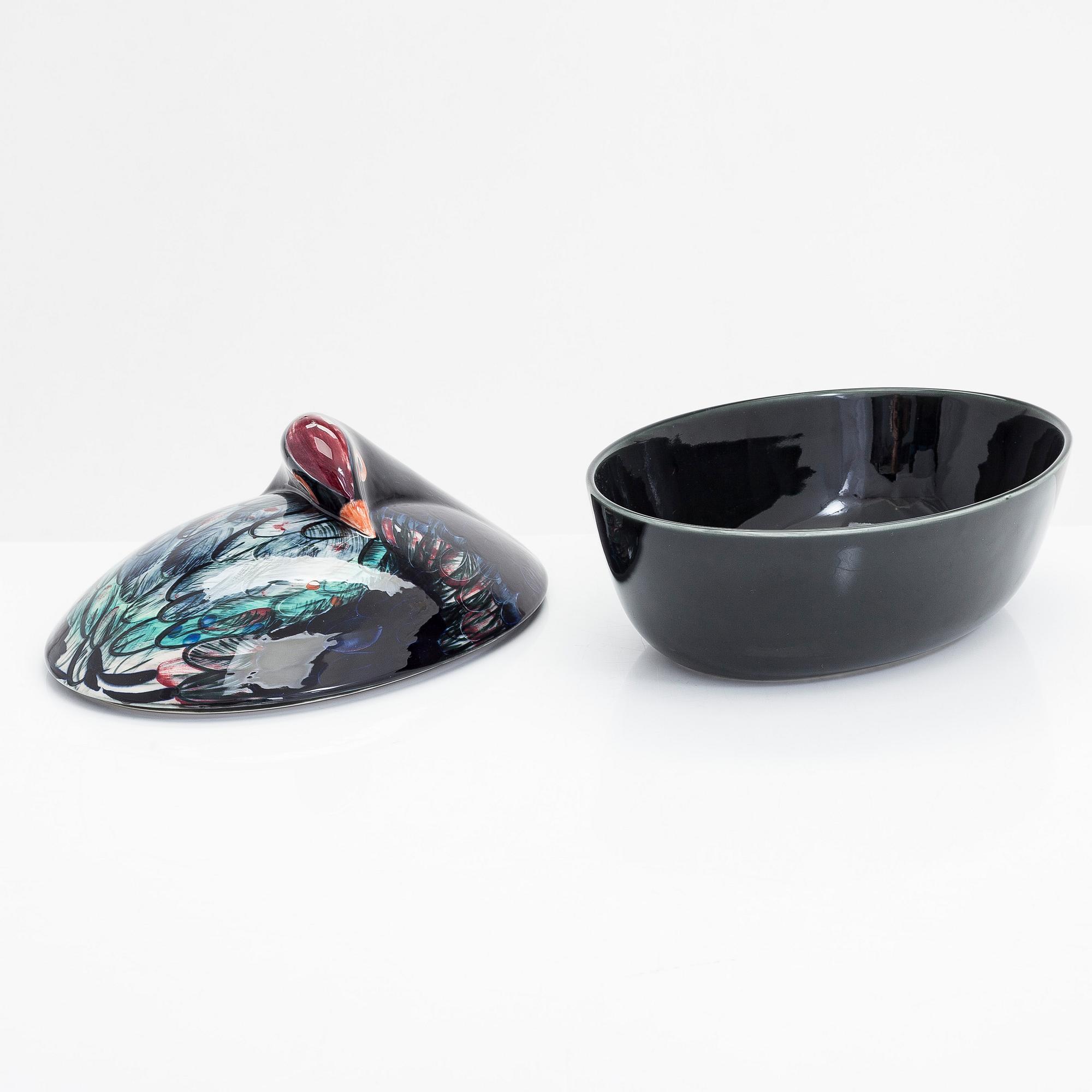 Dorrit von Fieandt, a porcelain bird tureen and a serving dish, monogram signed. Arabia, Finland 1980s.