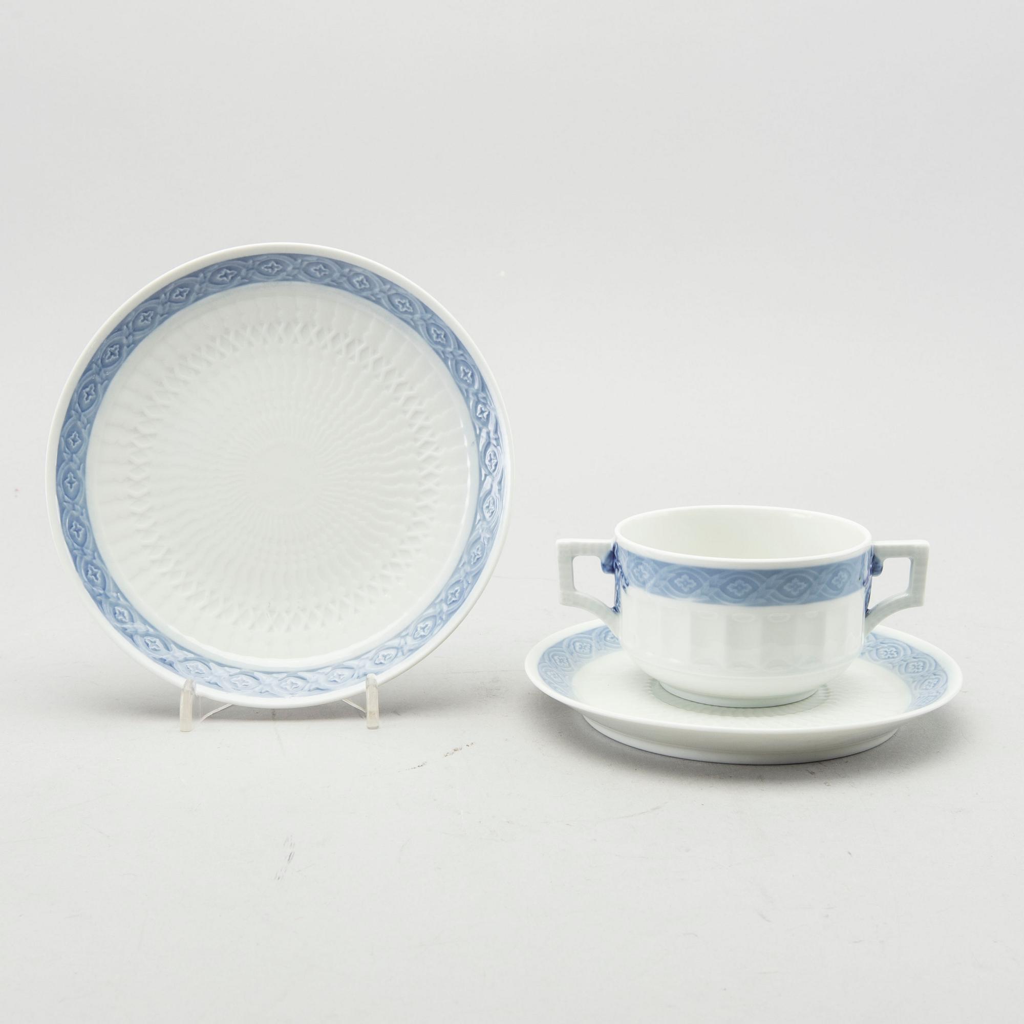 A 47 parts "Blue Vifte" Royal Copenhagen porcelain dinner service.