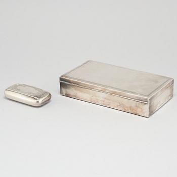 A silver box and a snuffbox, partly C G Hallberg in Stockholm, 1960.